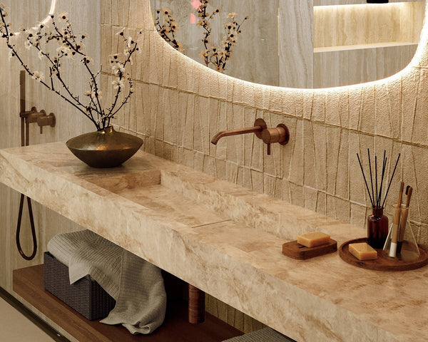 Travertin- of marmerlook in de badkamer? Ontdek de collectie!