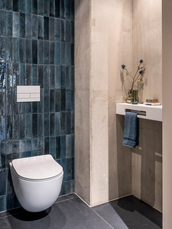 Inspirerende toiletruimte met blauwe tegeltjes
