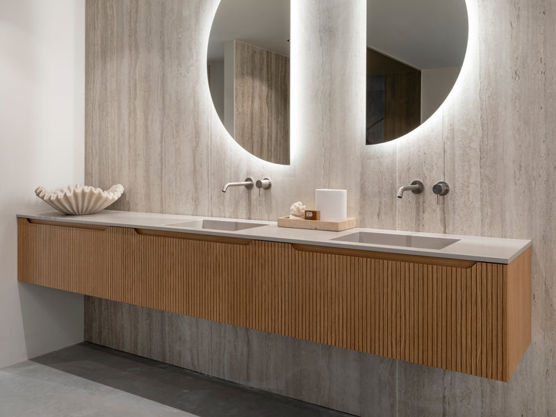Mastello Bloom eiken grooved modulair badkamermeubel showroom