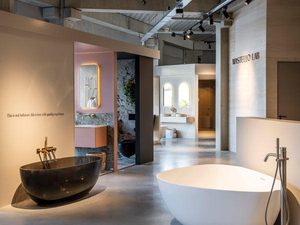 Mastello showroom met baden en badkamers afbeelding 2