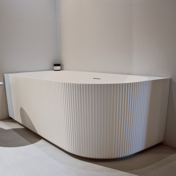 Mastello acryl half vrijstaand hoekbad Flow links ribbed mat wit showroom afbeelding 4