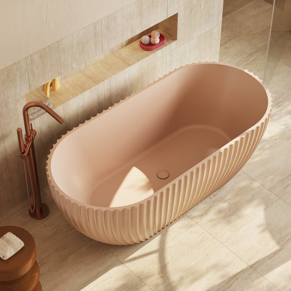 Mastello Oyster bad in de kleur sunkissed met koperen vrijstaande kraan